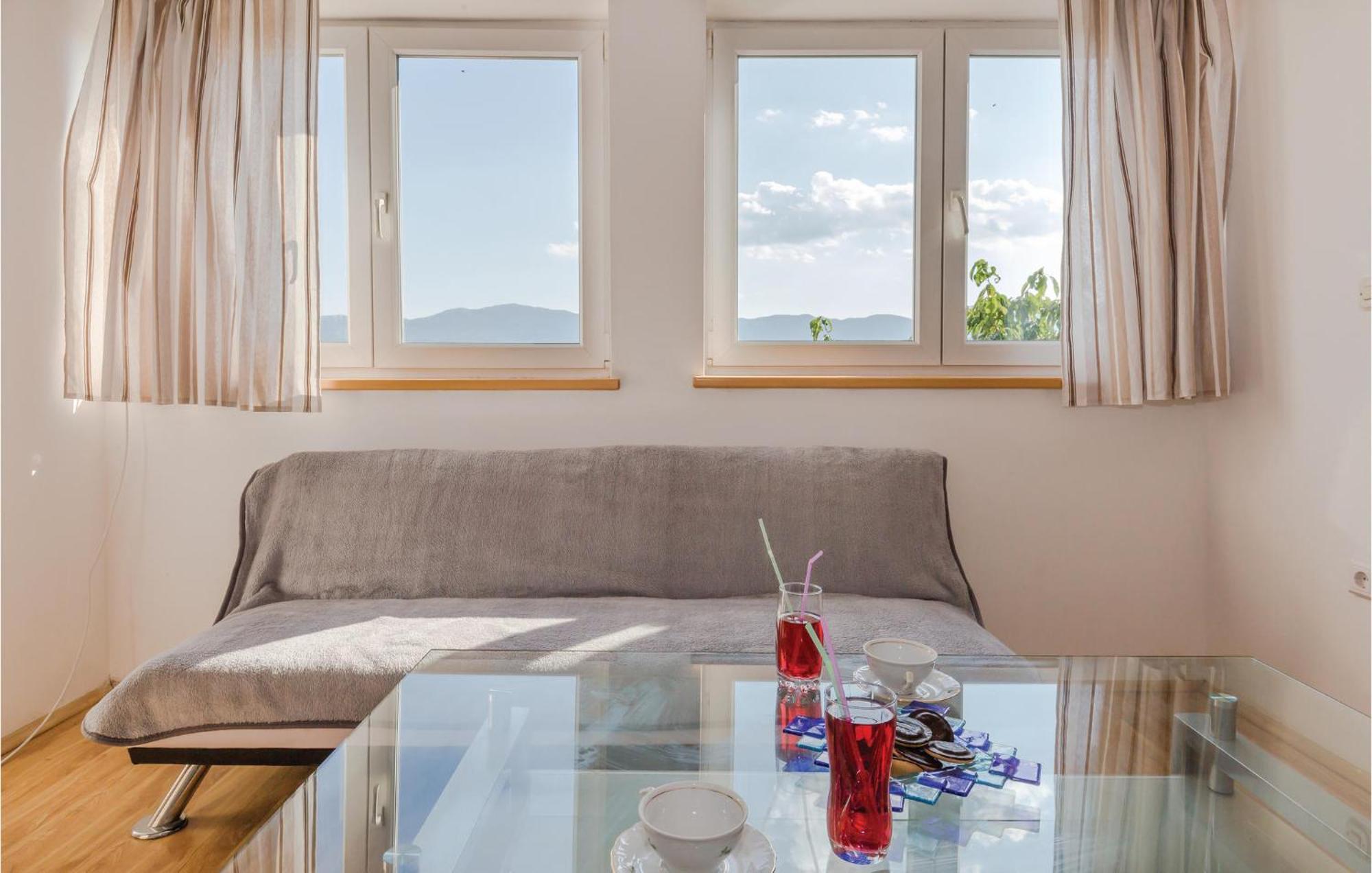 Lovely Apartment In Ugljane With Kitchen ภายนอก รูปภาพ
